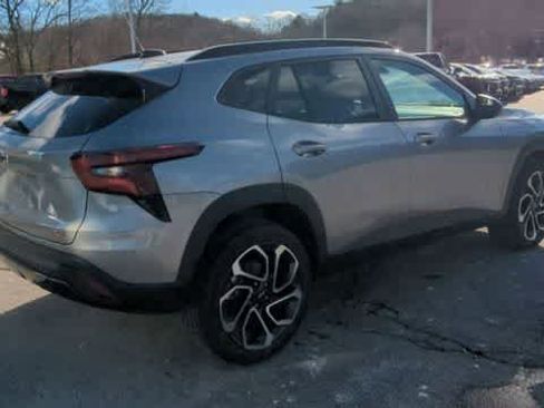 New 2026 Chevrolet Trax RS w/ Sunroof Package image 8