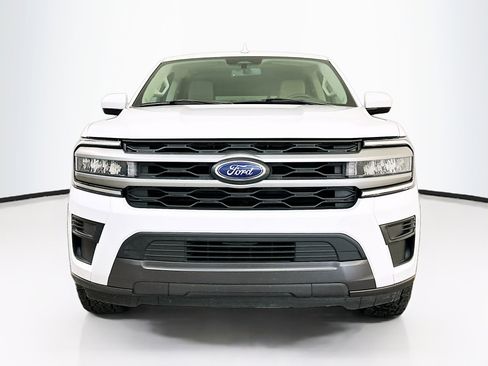 Used 2024 Ford Expedition Max XLT image 2