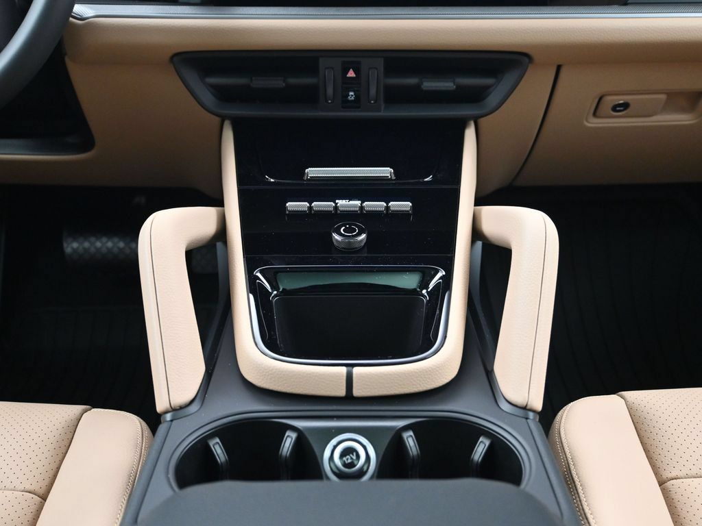 Certified 2026 Porsche Cayenne AWD/4WD image 10