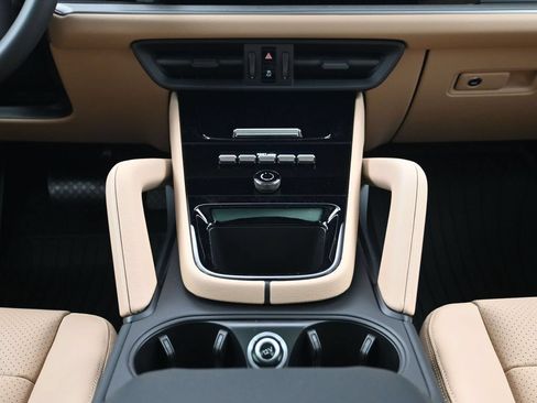 Certified 2026 Porsche Cayenne AWD/4WD image 10