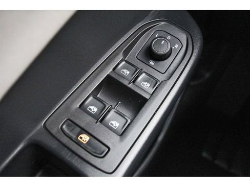 Used 2025 Volkswagen Taos SE image 25