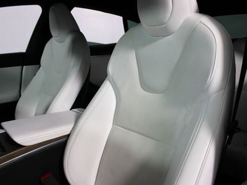 Used 2022 Tesla Model S image 10