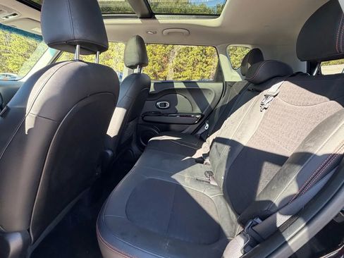 Used 2017 Kia Soul ! w/ Tech Package FWD image 11