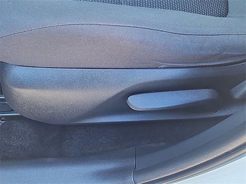 Used 2022 Toyota RAV4 LE image 17