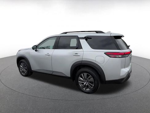 Used 2025 Nissan Pathfinder SV AWD/4WD image 10