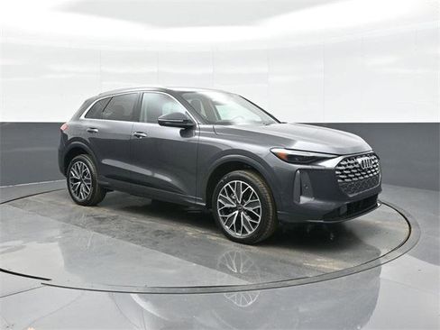 Certified 2025 Audi Q5 Premium w/ Convenience Package image 1