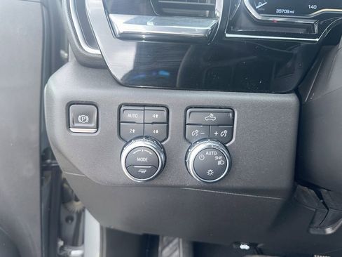 Used 2023 GMC Sierra 1500 SLE image 9