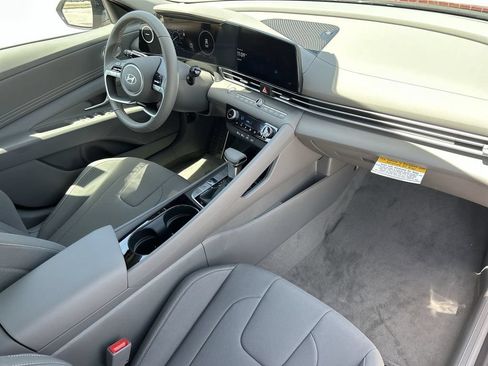 New 2025 Hyundai Elantra SEL FWD image 18