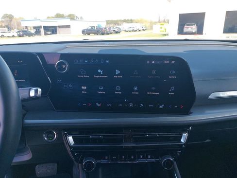 Used 2024 Chevrolet Traverse LT w/ Trailering Package image 16