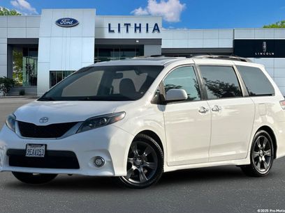 Used 2016 Toyota Sienna SE