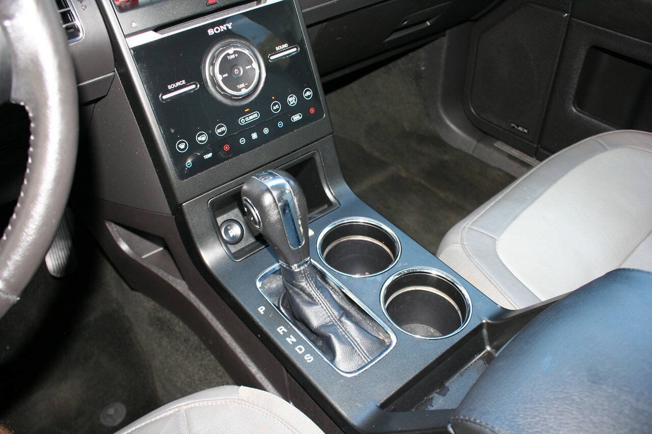 Used 2016 Ford Flex Limited w/ Equipment Group 301A FWD image 17
