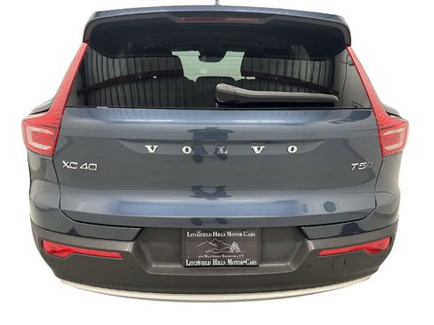 Used 2021 Volvo XC40 T5 Momentum image 6