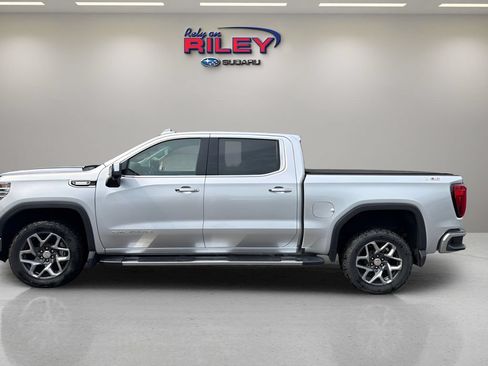 Used 2022 GMC Sierra 1500 SLT w/ SLT Premium Plus Package AWD/4WD image 2