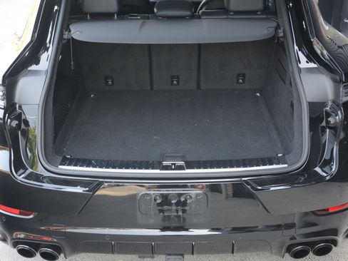 Certified 2025 Porsche Cayenne GTS AWD/4WD image 40