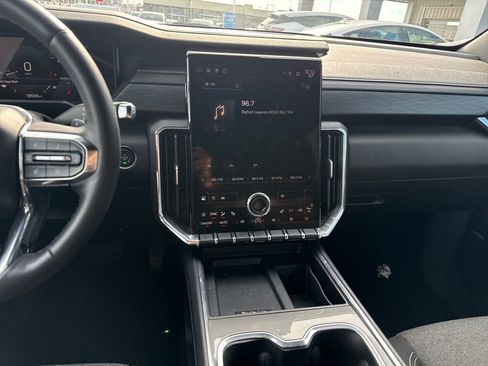 Used 2025 GMC Acadia Elevation image 20