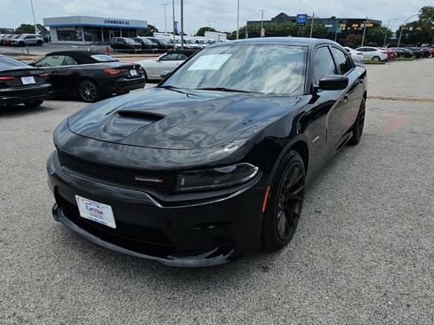 Used 2022 Dodge Charger R/T w/ Plus Group RWD image 3