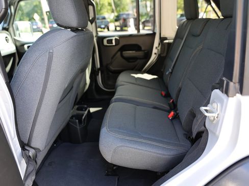 Used 2024 Jeep Wrangler Sport S image 21