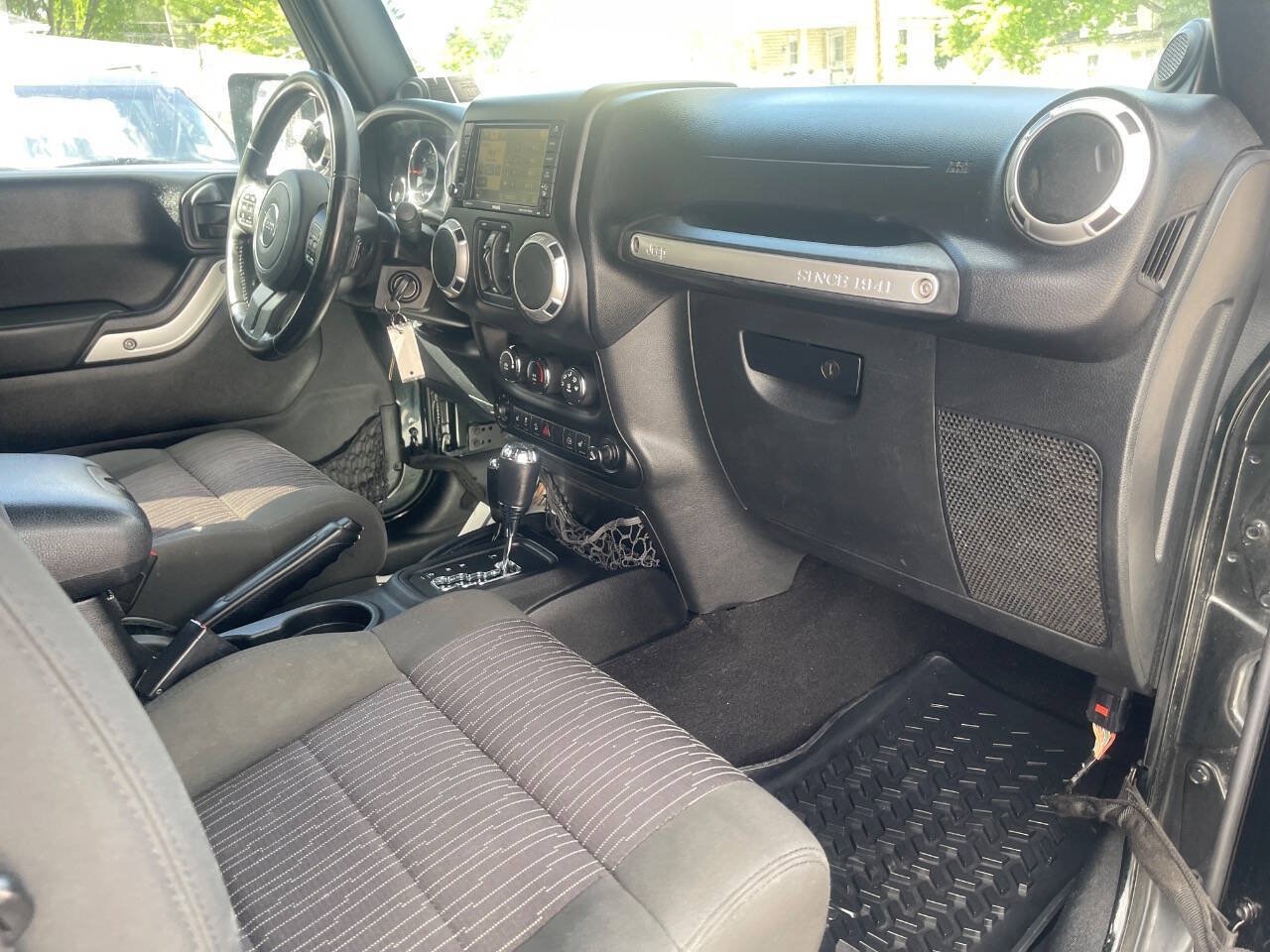 Used 2012 Jeep Wrangler Unlimited Sahara w/ Dual Top Group AWD/4WD image 25