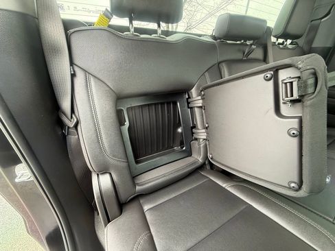 Certified 2025 GMC Sierra 1500 SLT image 29