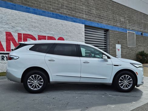 Used 2024 Buick Enclave Premium image 8