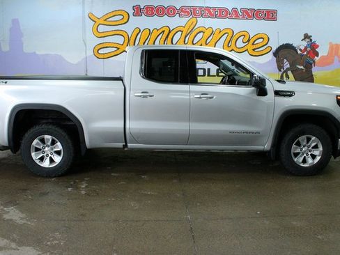 Used 2022 GMC Sierra 1500 SLE image 1