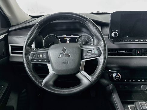 Used 2024 Mitsubishi Outlander SE Black Edition AWD/4WD image 18