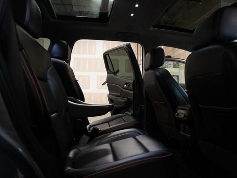 Used 2022 GMC Acadia AT4 w/ GMC Pro Grade Package AWD/4WD image 18