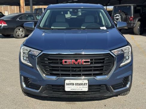 Used 2024 GMC Terrain SLE w/ Fleet Convenience Package image 2