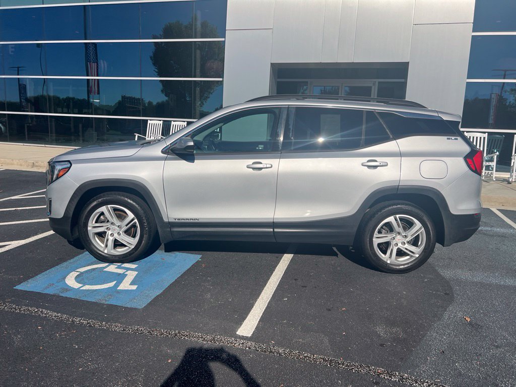 Used 2018 GMC Terrain SLE w/ Driver Convenience Package FWD image 2