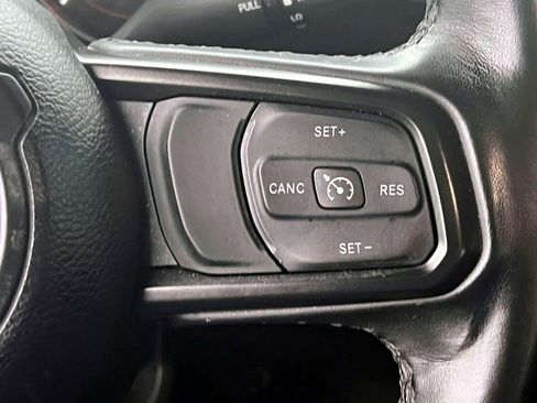 Certified 2022 Jeep Gladiator Sport AWD/4WD image 18