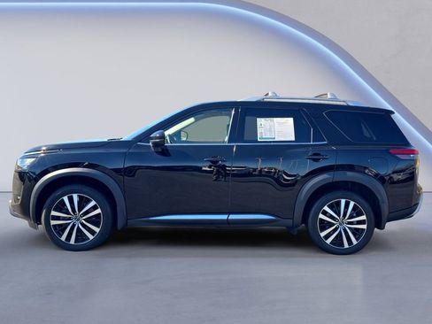 Used 2023 Nissan Pathfinder Platinum image 2