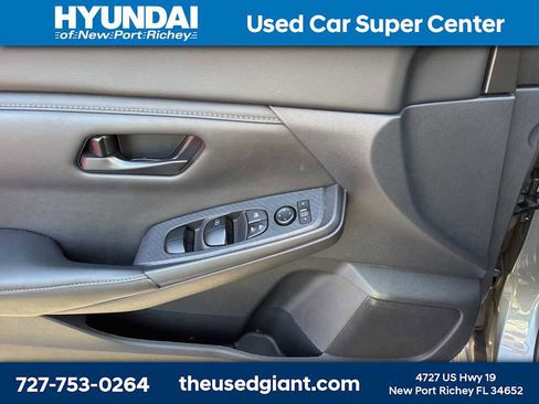 Used 2025 Nissan Sentra S image 9