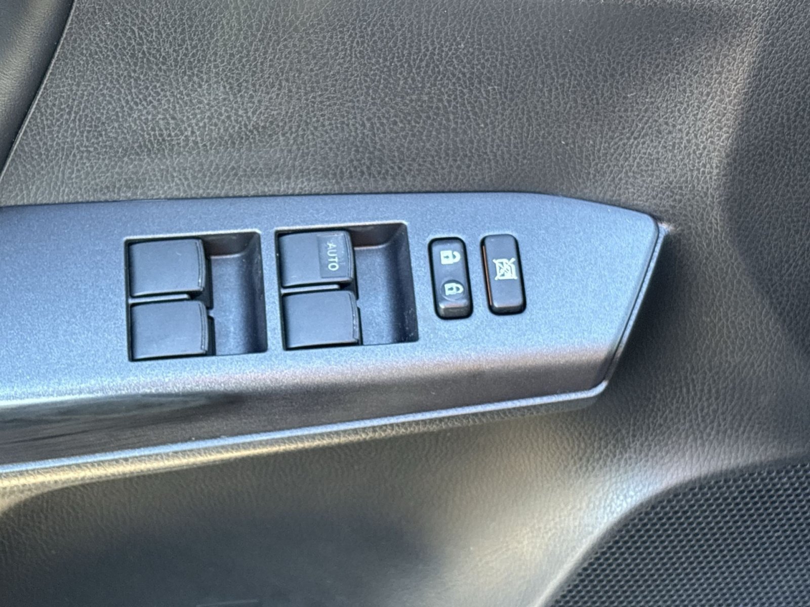 Used 2018 Toyota RAV4 XLE w/ Plus Extra Value Package FWD image 15