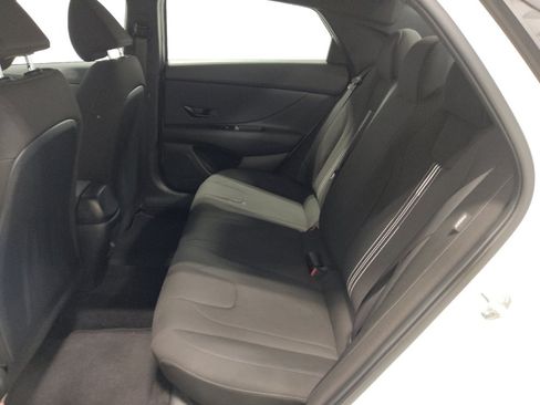 Used 2025 Hyundai Elantra Sport FWD image 18
