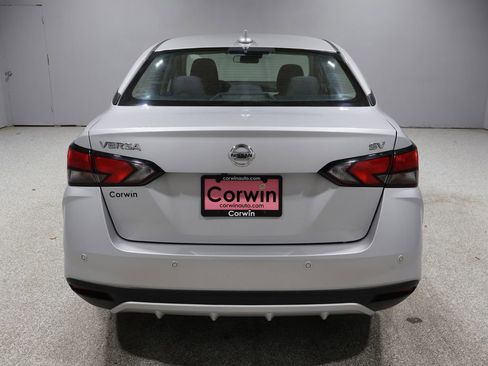 Used 2021 Nissan Versa SV image 3