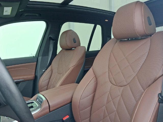 Used 2025 BMW X5 xDrive40i w/ Premium Package AWD/4WD image 11
