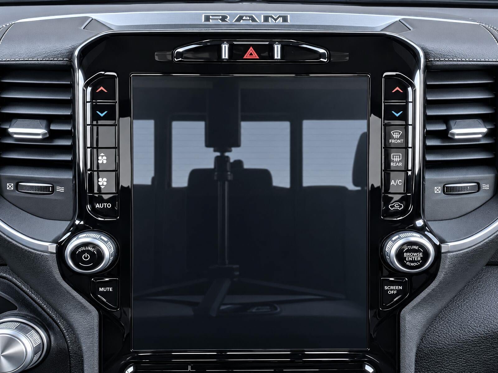 Used 2023 RAM 1500 Laramie AWD/4WD image 17
