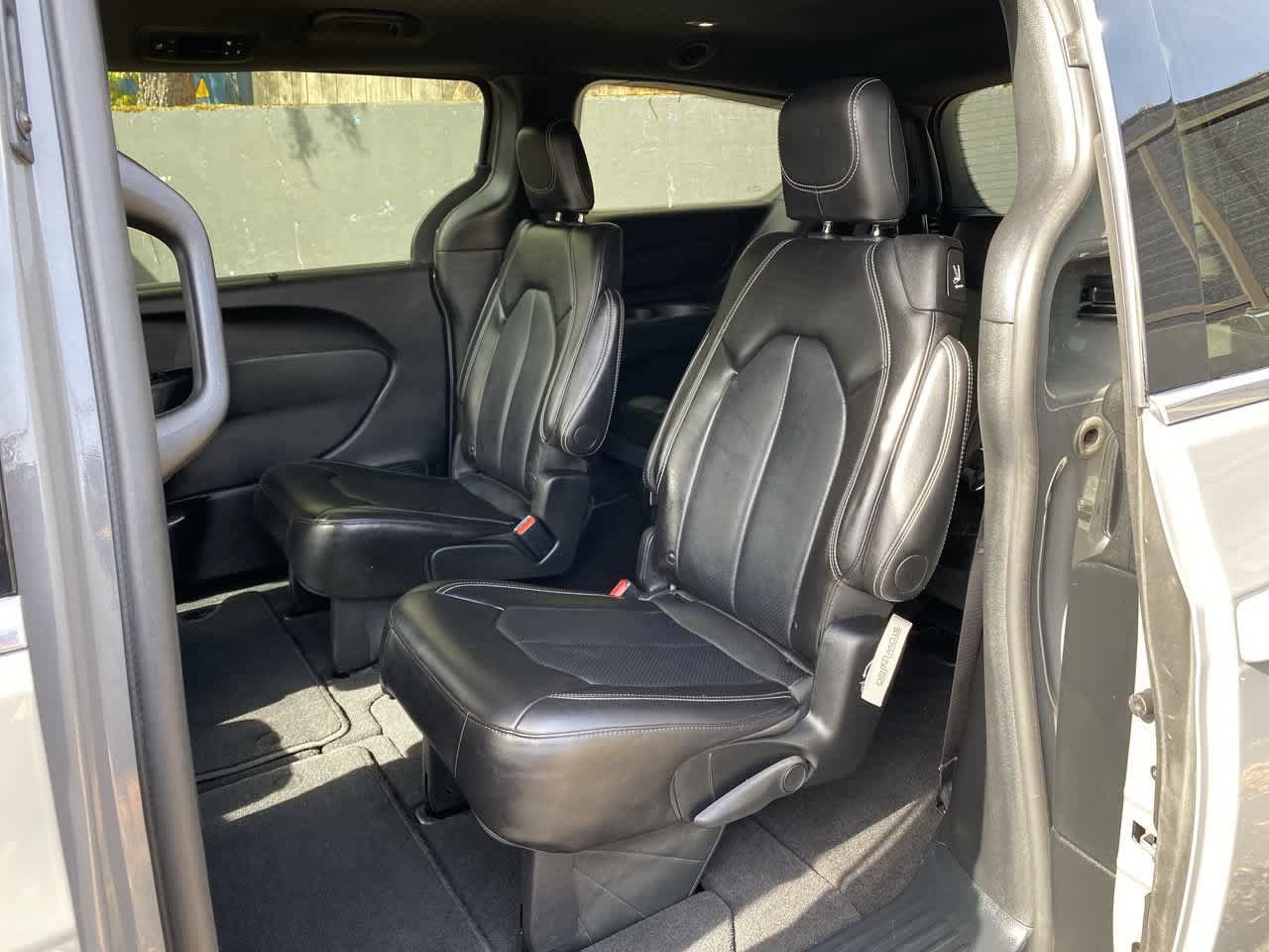 Used 2025 Chrysler Pacifica Select FWD image 15
