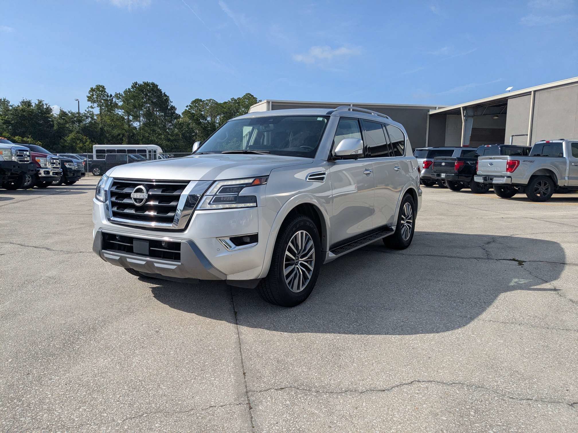 Used 2024 Nissan Armada SL w/ Captain's Chairs Package RWD image 8