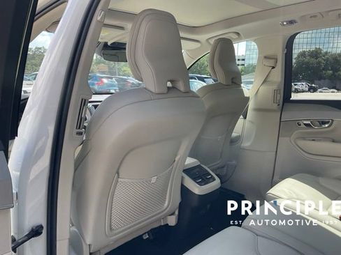 Certified 2022 Volvo XC90 T5 Momentum FWD image 22