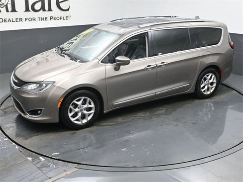Used 2018 Chrysler Pacifica Touring-L Plus w/ Tire & Wheel Group image 45