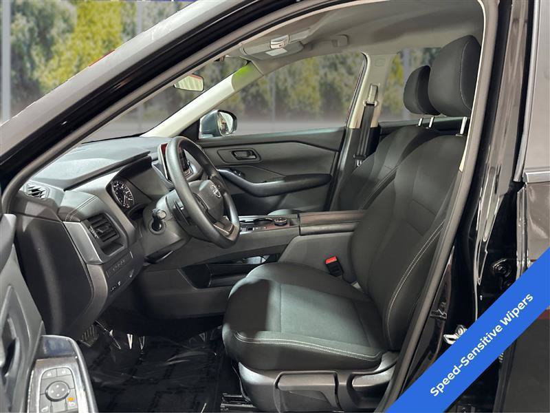 Used 2025 Nissan Rogue S AWD/4WD image 9