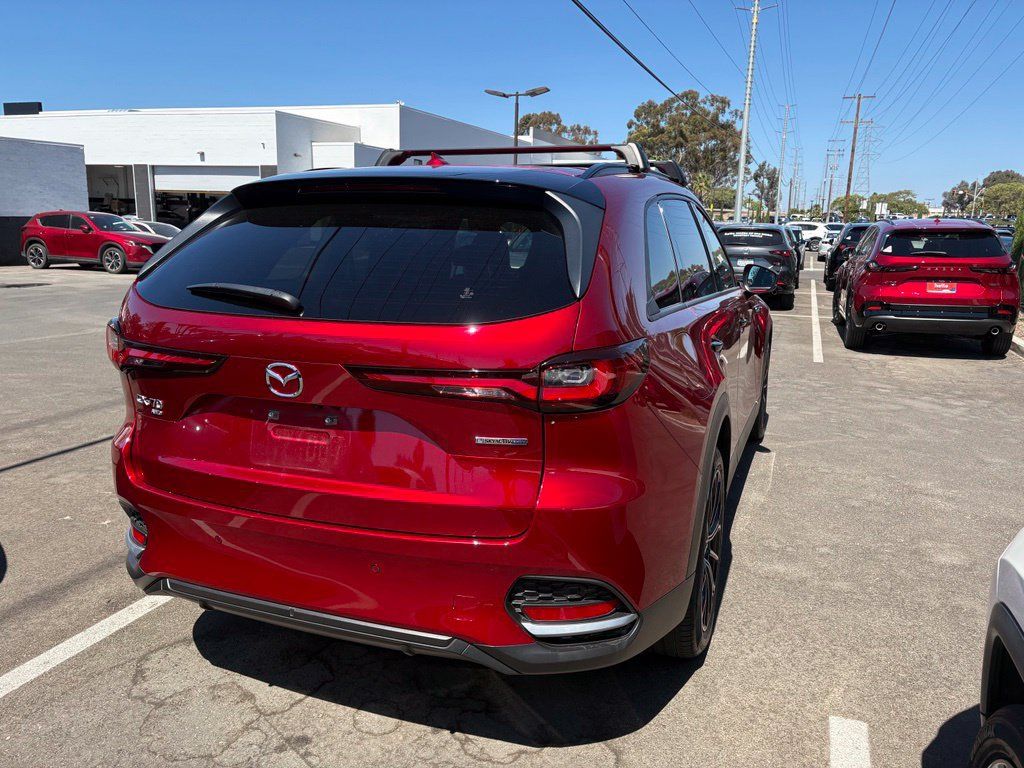 Certified 2025 MAZDA CX-70 Plug-In Hybrid w/ Premium Plus AWD/4WD image 6