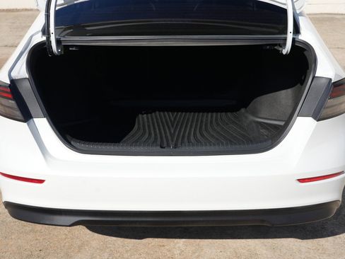 Used 2023 Honda Accord EX image 9