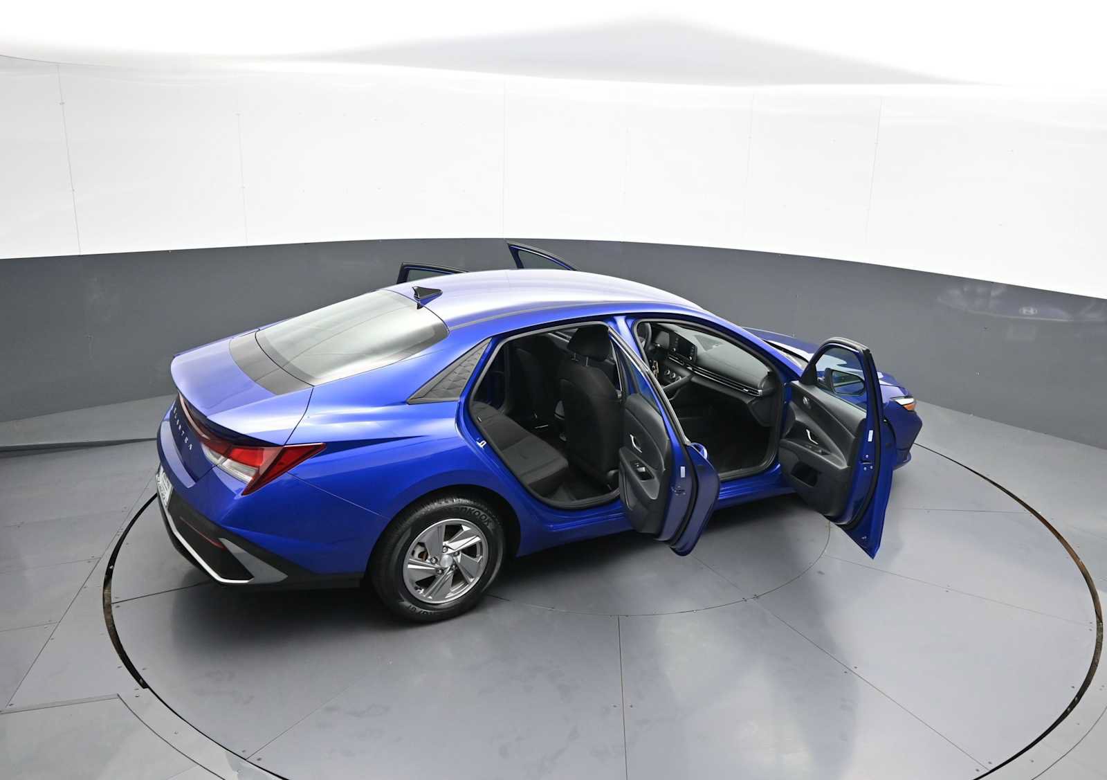 Certified 2025 Hyundai Elantra SE w/ Cargo Package FWD image 43