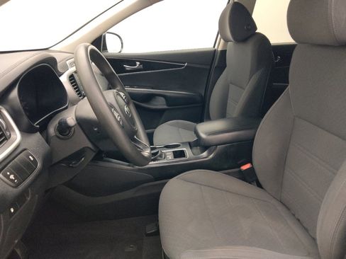 Used 2018 Kia Sorento FWD image 17