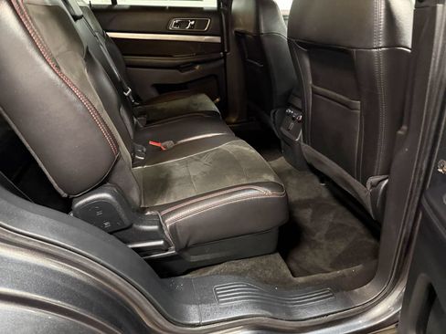 Used 2018 Ford Explorer XLT w/ Equipment Group 202A AWD/4WD image 66