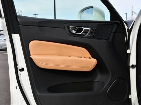 Used 2019 Volvo XC60 T6 Momentum w/ Multimedia Package image 10