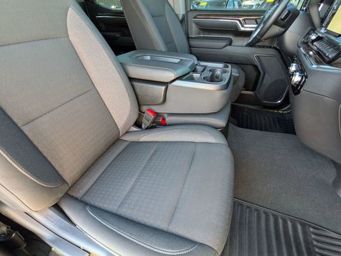 Used 2024 GMC Sierra 1500 Elevation image 32