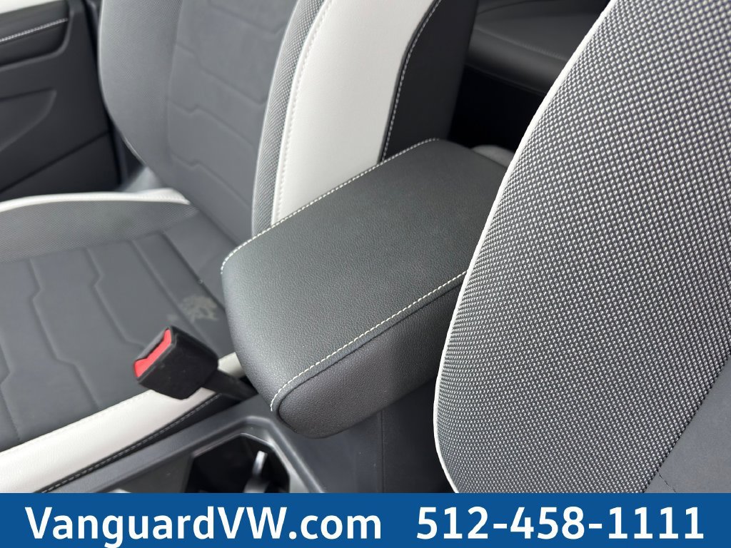 Used 2025 Volkswagen Taos SE FWD image 16